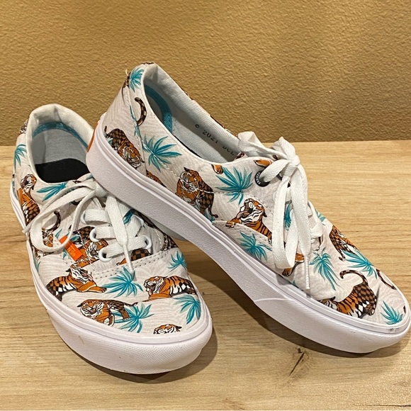Vans Shoes - VANS DISCOVERY PROJECT CAT Off The WAll NWOT, women’s size 6, men’s size 4.5